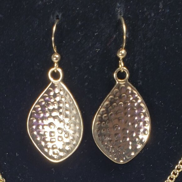 Gold Hammered Teardrop Jewelry Set | Elegant Pendant Necklace & Dangle Earrings - Picture 6 of 11